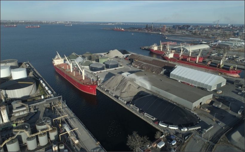 Quebec bulk-goods-handling company Logistec is being sold to U.S. investment firms Blue Wolf Capital and Stonepeak for $1.2 billion.
