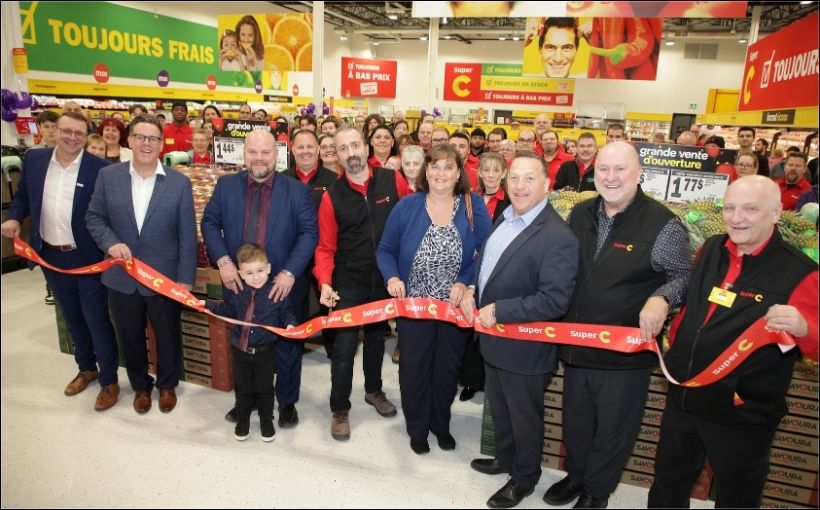 Metro opened a new $12-million Super C grocery store Thursday in the Buckingham area of Gatineau, Quebec.