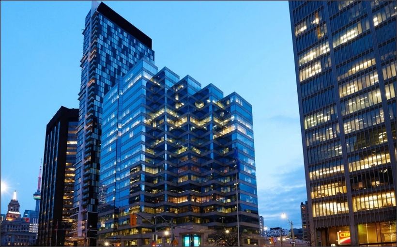 Dream Office REIT has put a modernized class A downtown Toronto tower up for sale amid the Bank of Canada's softer stance on interest-rate hikes.