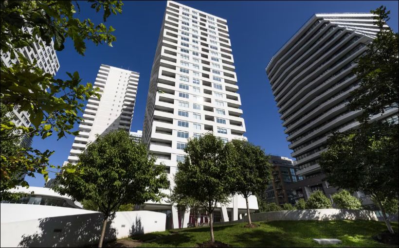 Photo of a Toronto apartment tower.