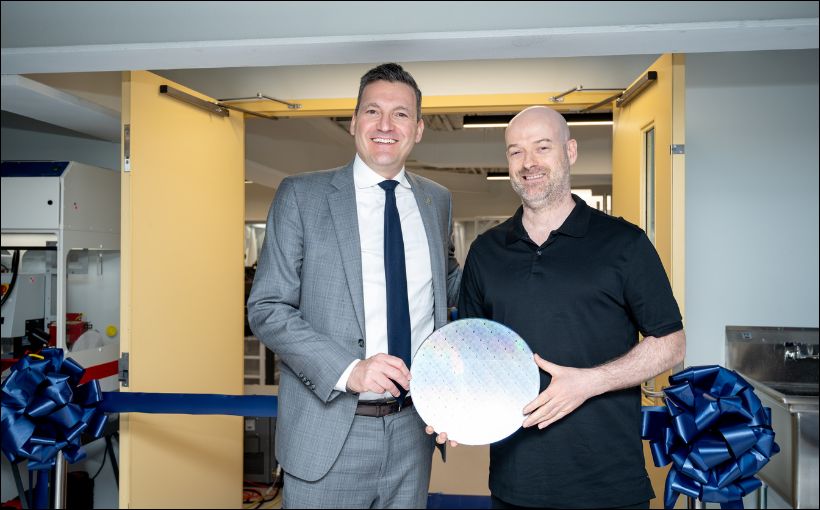 Photo of Canadian Artificial Intelligence Minister Evan Solomon and Xanadu CEO Christian Weedbrook.