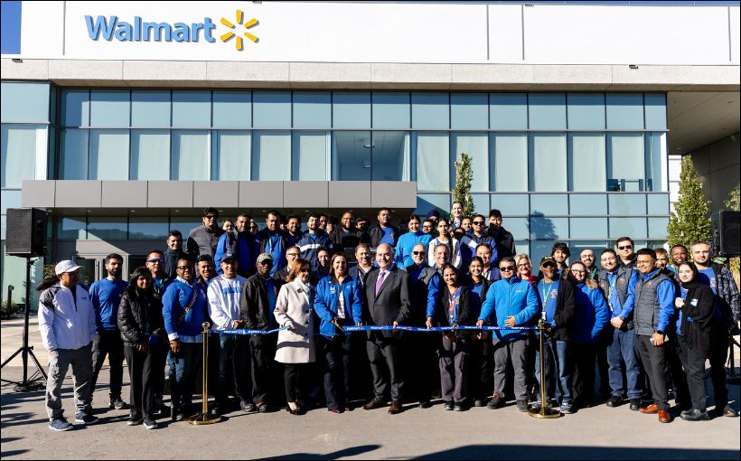 Photo of people at a ribbon-cutting ceremony at a Walmart warehouse in Vaughan, Ont. Photo: CNW Group/Walmart Canada